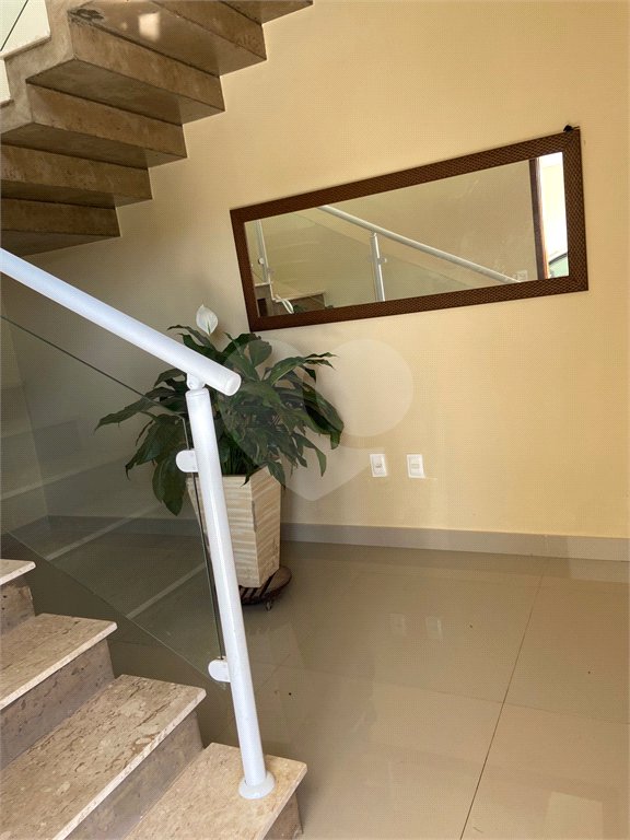 Linda casa Condomínio Santa Isabel I