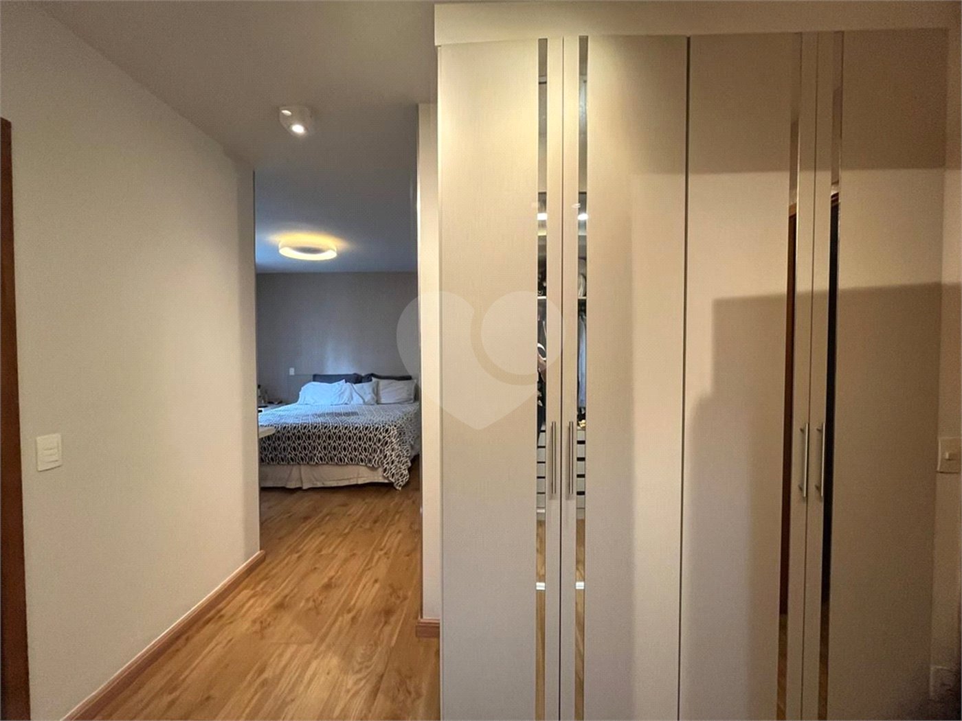 Apartamento á venda com 200m² - Bosque da Saúde