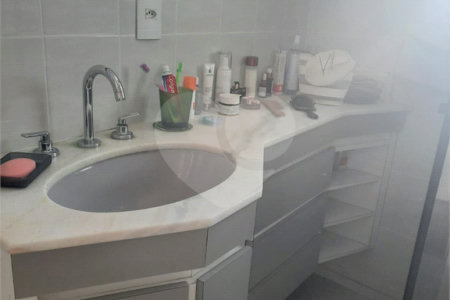 Apartamento à venda com 3 quartos, sendo 1 suíte,  em Alto da Boa Vista, São Paulo, SP