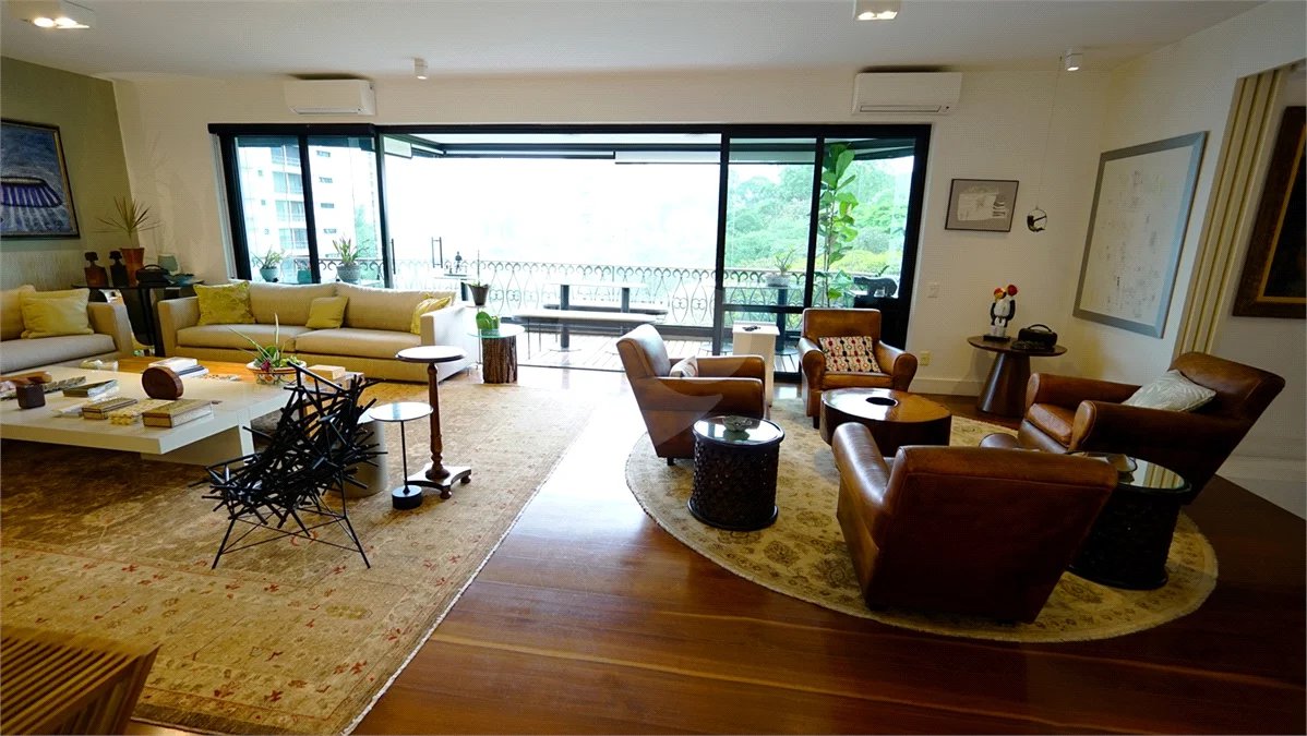 Apartamento à venda com 4 quartos, sendo 3 suítes, em Santo Amaro, São Paulo, SP