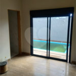 Casa em Atibaia com 3 dormitórios (1 suíte), sala 2 ambientes, piscina, 2 vagas de garagem, aceita financiamento