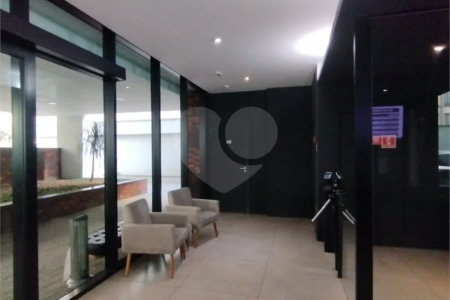 Sala comercial na Oscar Freire à venda Sala coml à venda na Oscar Freire OPORTUNIDADE Sala coml esquina. Rebouças