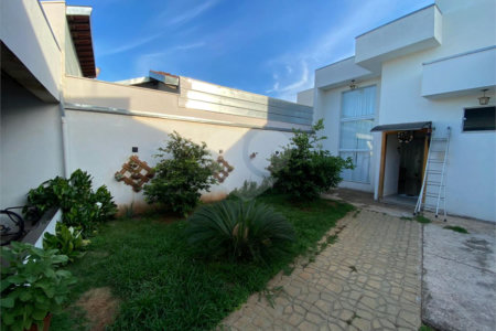 Casa térrea no Samambaia.
