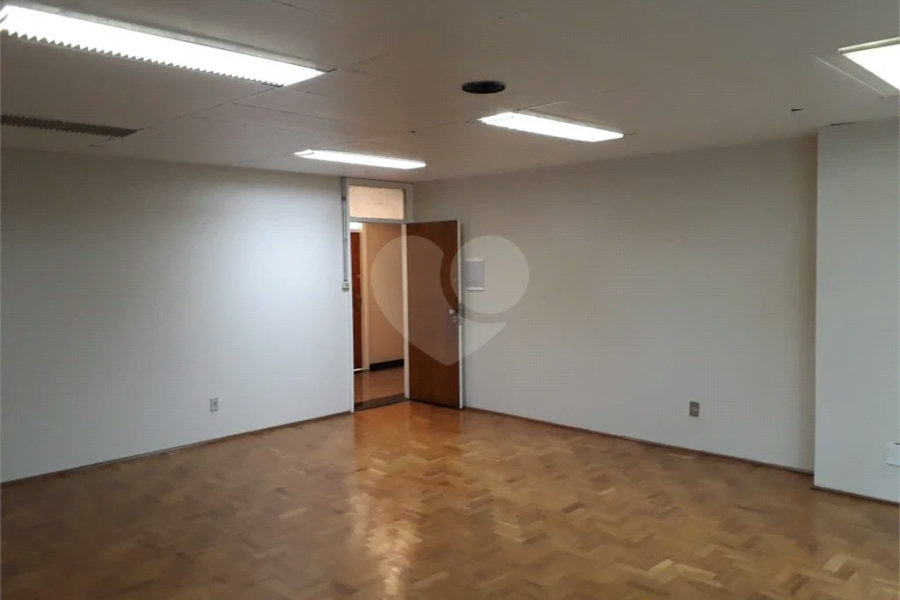 Conjunto Comercial na Av. Paulista, Anexo ao Metrô Brigadeiros