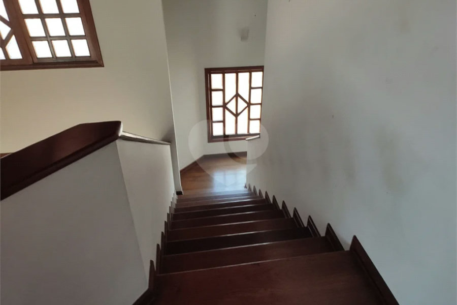 Casa Espetacular com Piscina e Churrasqueira à Venda na Vila Rezende