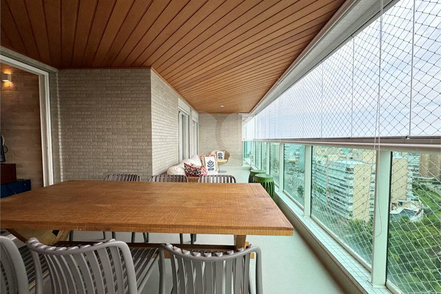 Apartamento à venda com 3 quartos, sendo 2 suítes,  em Riviera de São Lourenço, Bertioga, SP