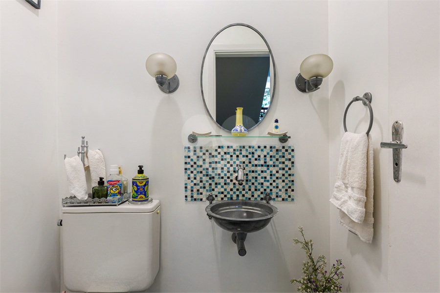 “Casa 300 m² | Terreno 252 m² | Vila Madalena | Uso residencial | Rua Fechada”