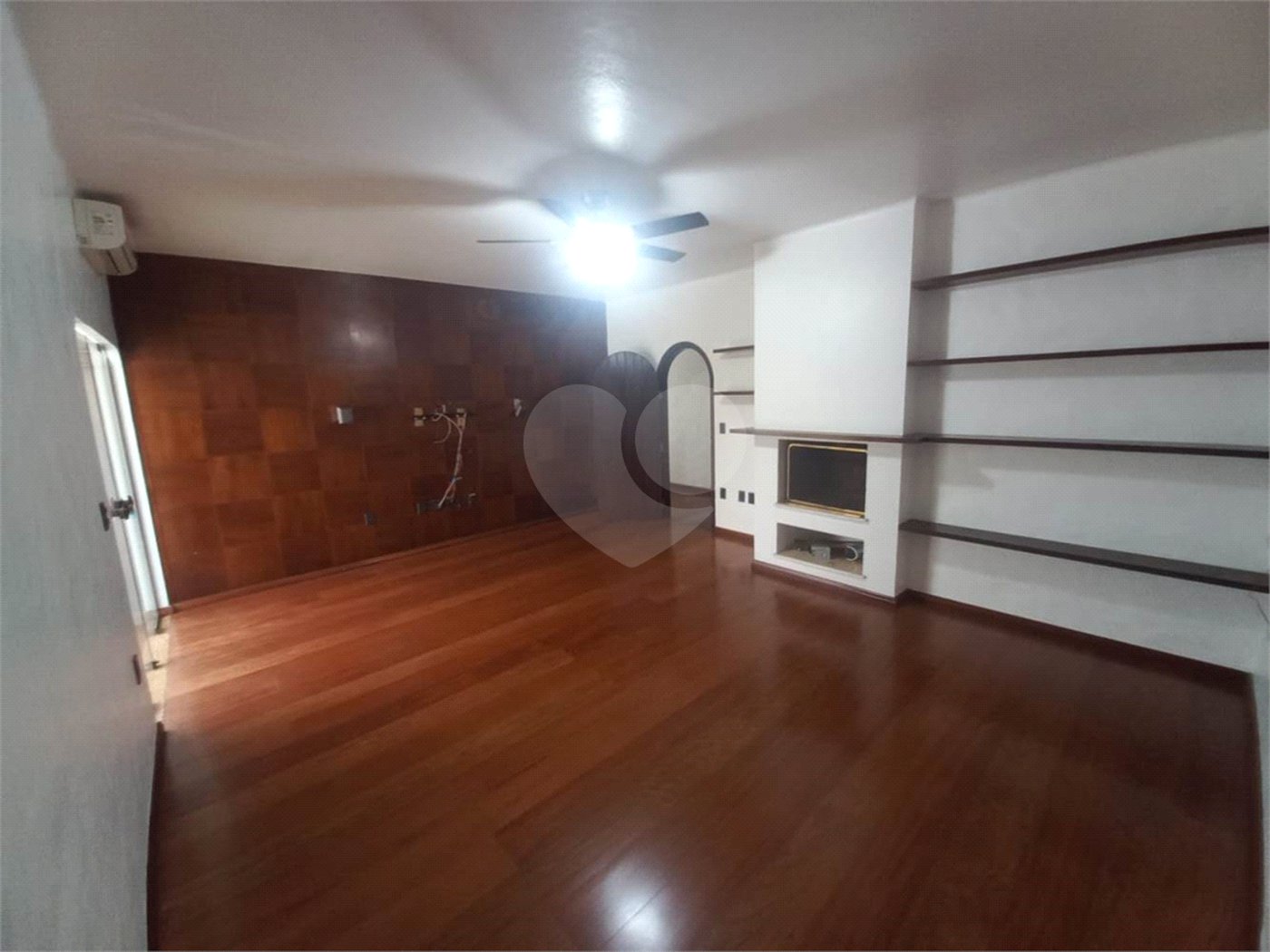 Casa térrea no Condomínio Faber I.