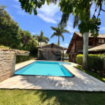 Casa "pé na água" à venda em condomínio fechado – Bragança Paulista/SP Com 305m² de Á/C e 1.305m² ÁT