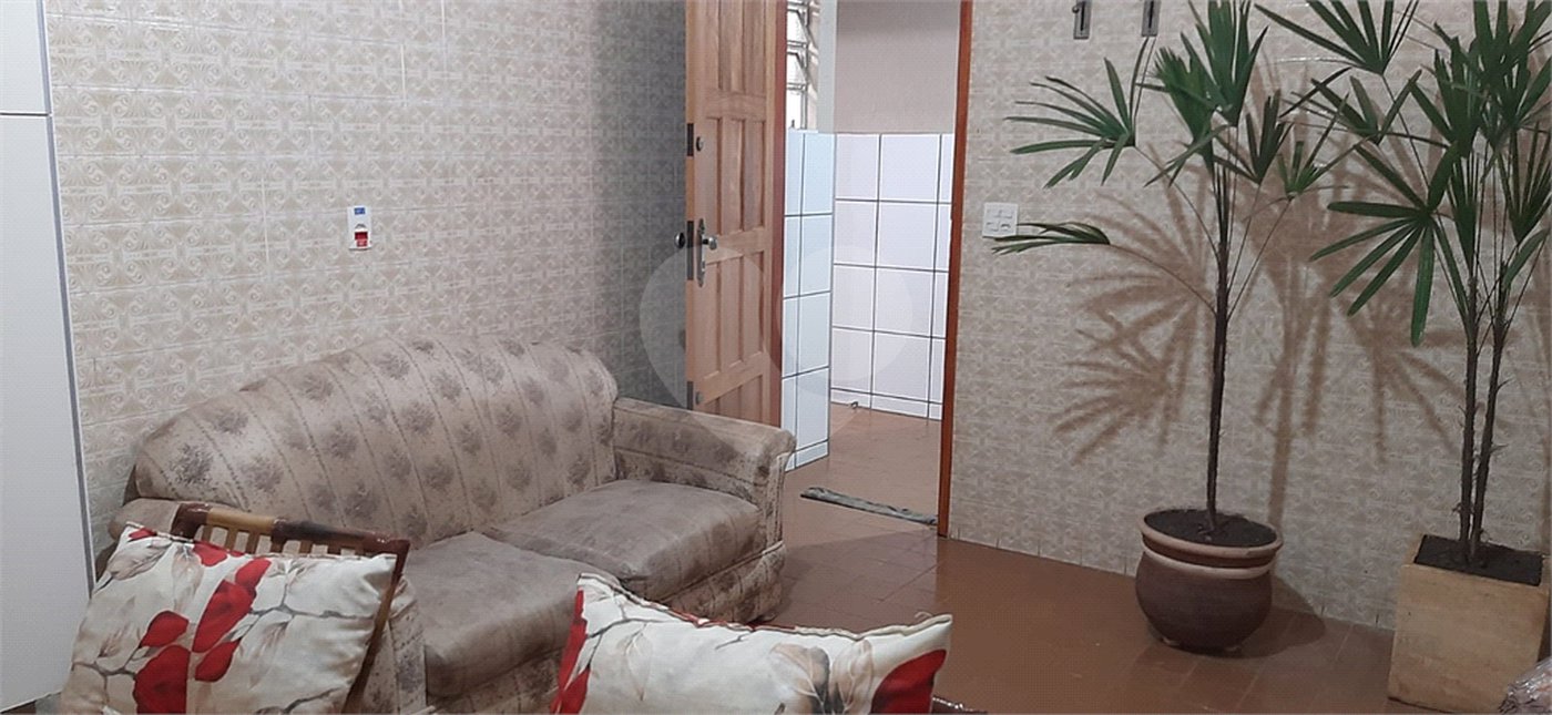 Casa espaçosa com 3 quartos e suíte em excelente bairro residencial!