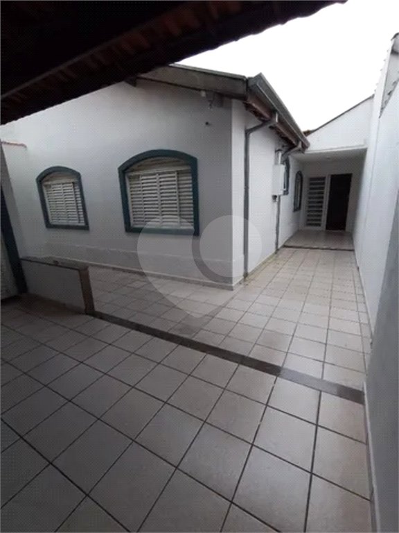 CASA A VENDA NO BAIRRO TRINTA E UM DE MARÇO COM 3 DORMITORIOS, 2 BANHEIROS, 2 VAGAS, SJC