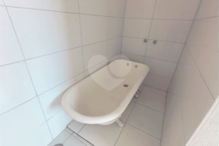 Casa com Suíte Master, Closet, Piscina e Espaço Gourmet Próxima ao Parque Ecológico- 03 quartos -com quintal
