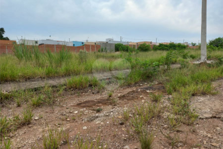 Terreno plano dispondo de 150,00 m² de área total