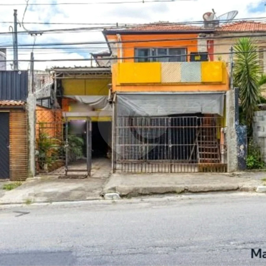 Casa em processo de reforma, com 208m², 2 dormitórios, 8 vagas, à venda no Tatuapé.
