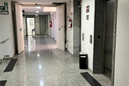 SALA COMERCIAL, ESPAÇO LIVRE DE 59m2, NA ÁREA NOBRE DA BELA VISTA.