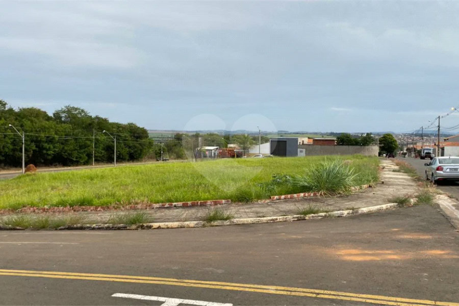 Quadra à venda na av. Rio das Pedras com 3.444 m² divido em 13 lotes bairro Altos do Taquaral