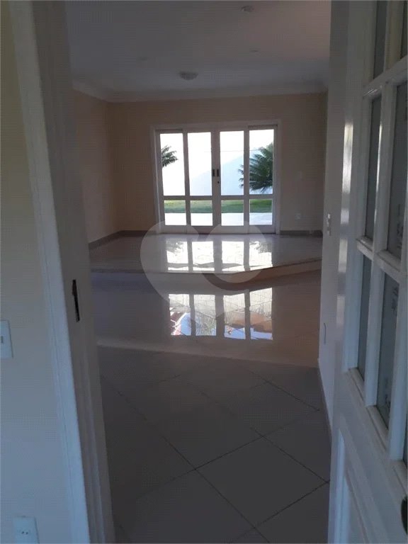 Sobrado à venda com 3 quartos, sendo 1 suíte,  em Condomínio Residencial Terras do Caribe, Valinhos, SP