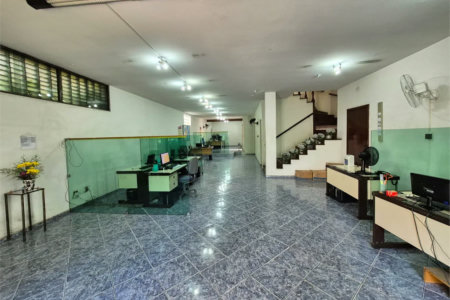 Sobrado Amplo à venda com 4 Quartos (2 Suítes) – Ideal para Uso Residencial ou Comercial