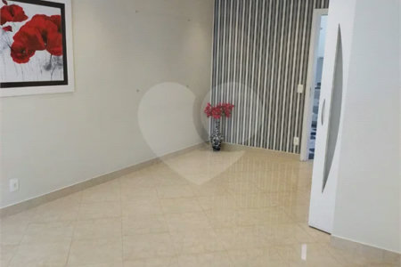 Sobrado á venda com 102m²- Vila Bertioga.