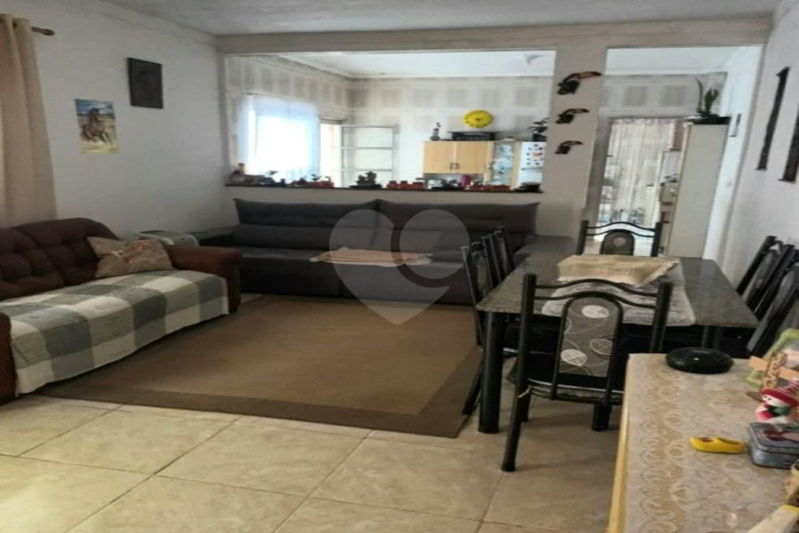 Terreno grande com 2 casas em São Paulo! Casas bem arejadas.