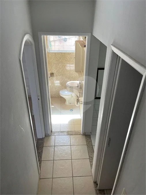 Sobrado com 4 dormitórios, 2 suítes, closet, varandas, escritório, jardim de inverno, espaço gourmet com churrasqueira e fogão a lenha e 3 vagas.