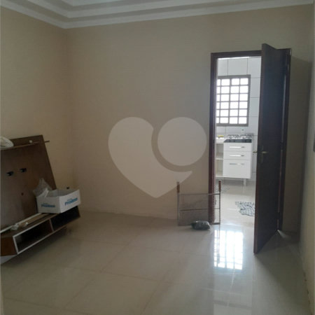 Sobrado á venda, com 03 Dormitórios, em Ibaté.