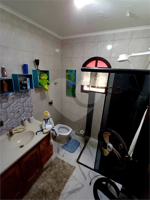 Casa à venda em Atibaia com 5 dormitórios (1 suíte), piscina e área gourmet, 2 vagas garagem, avalia permuta e financiamento