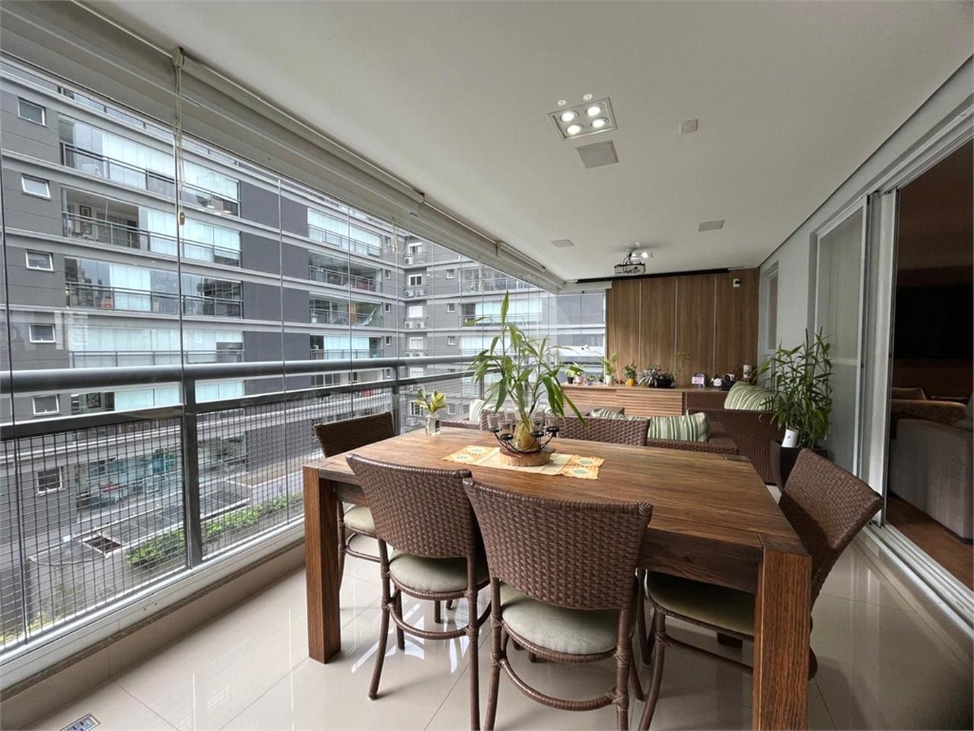 Apartamento á venda com 200m² - Bosque da Saúde