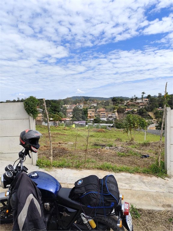 Terreno em Atibaia com 990 metros, pronto para construir, topografia declive, aceita financiamento