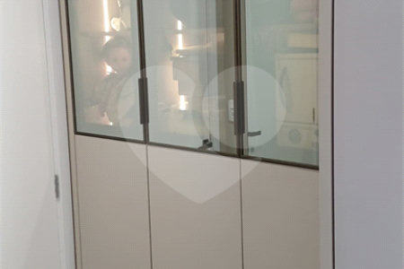 Apartamento a venda na Saúde 2 dormitórios com 2 vagas de garagem demarcadas. Aceita e estuda Permuta.