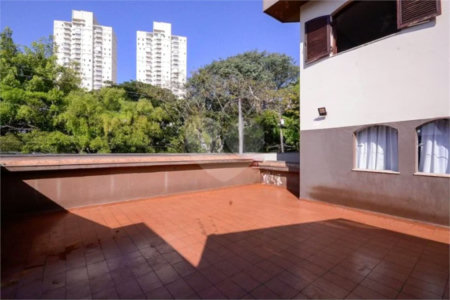 Casa com 4 Dormitórios sendo 1 suíte, com 3 Vagas