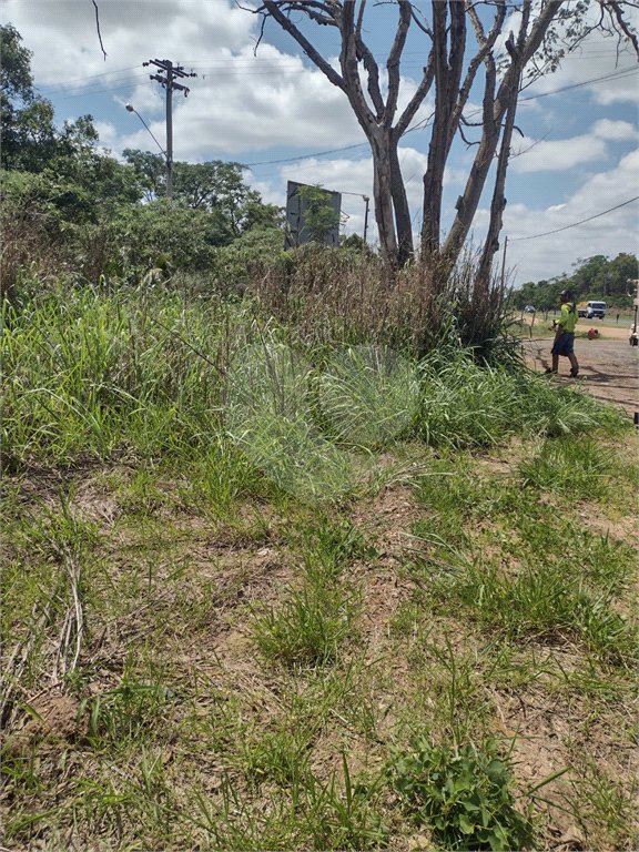 Vende-se área comercial com 220m de frente para a Washington Luiz,