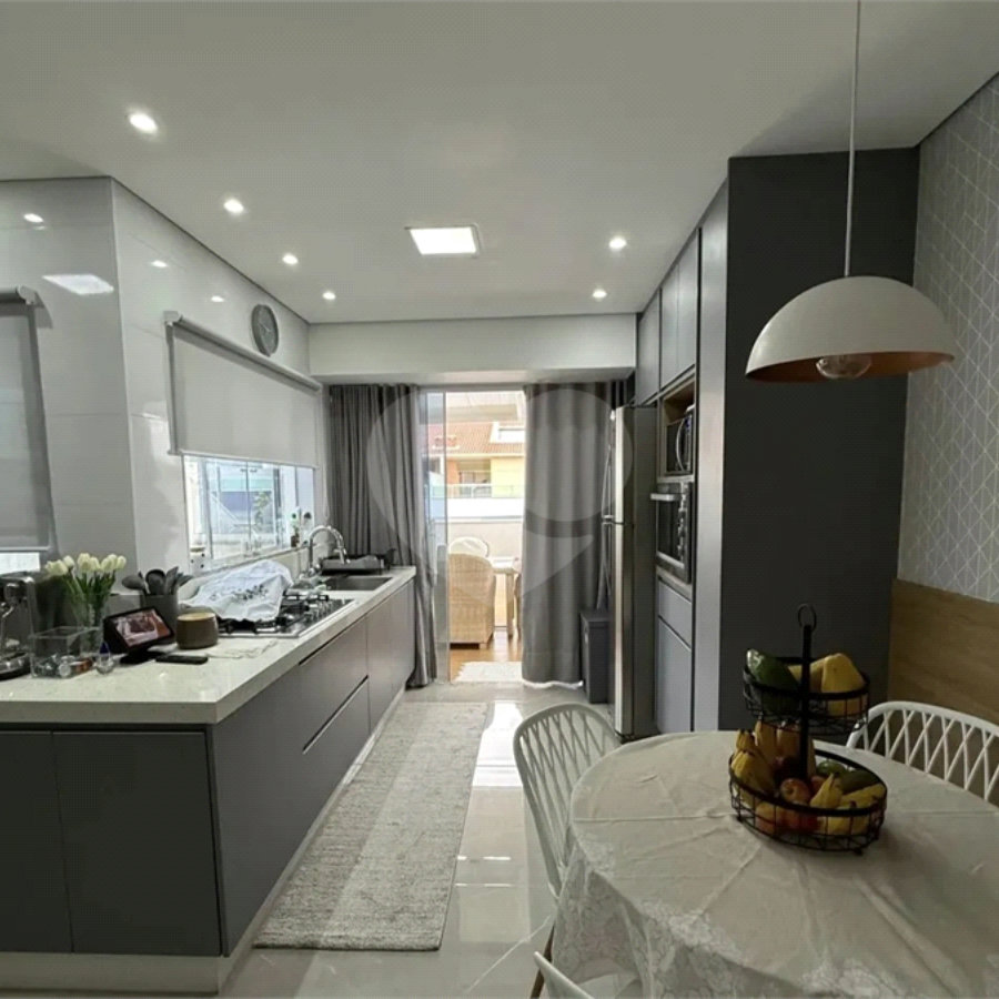 Apartamento de 100 m² à venda em Santo André, sem condomínio, com 2 quartos, 2 banheiros, móveis planejados, área gourmet e 1 vaga coberta e fixa. Excelente acabamento.