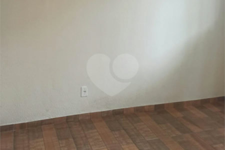 Apartamento no térreo, localizado no Condomínio Residencial Monte Everest