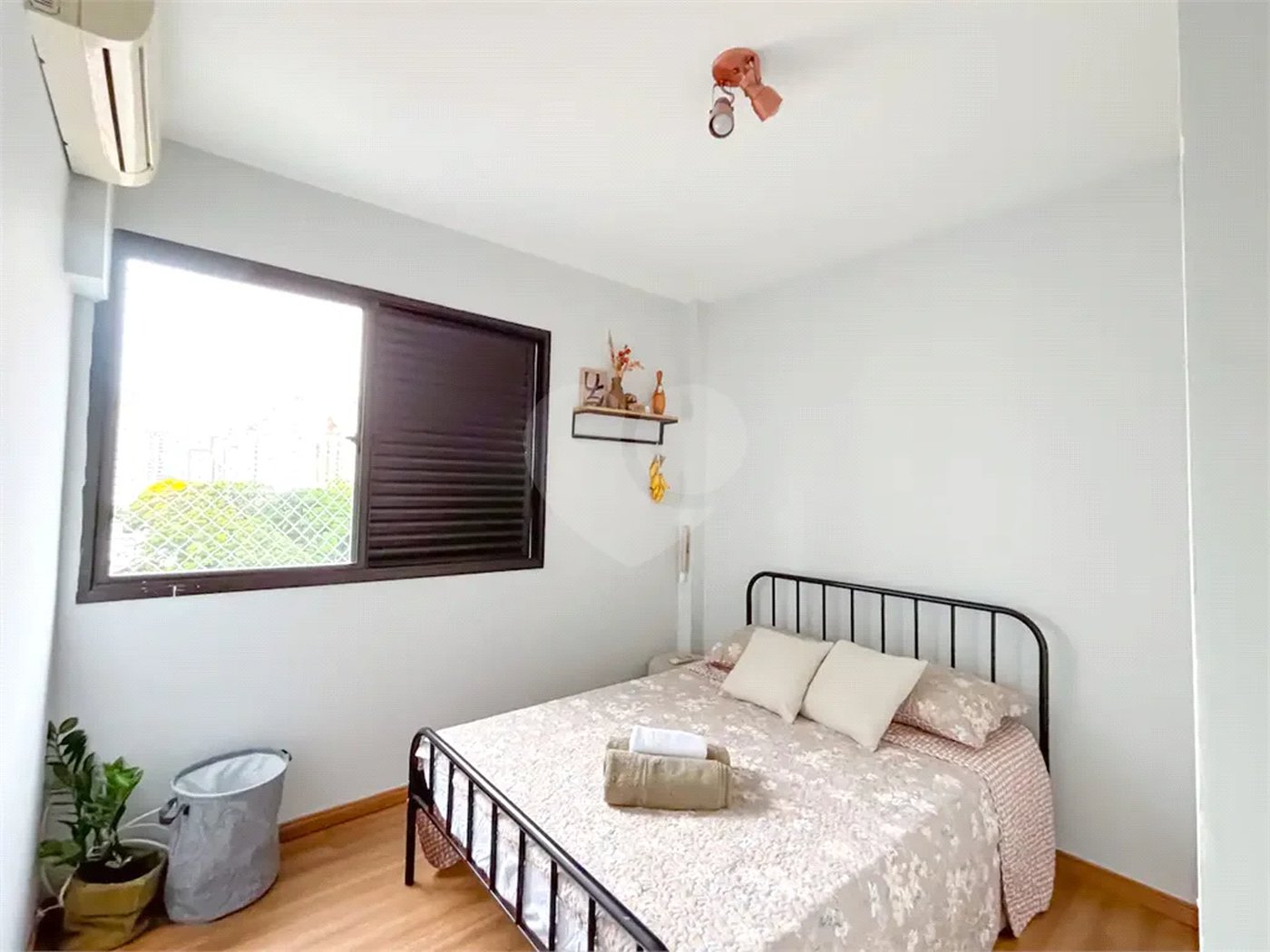 Apartamento de 80m² a venda e locação em Moema - 02 dorm, 02 Banheiros 01 Vaga