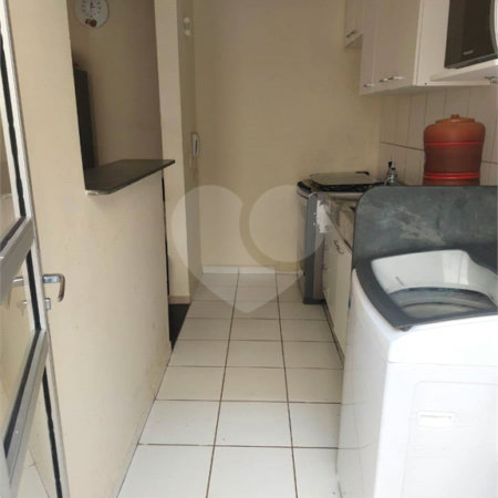 Apartamento no Condomínio Mont Vernon .