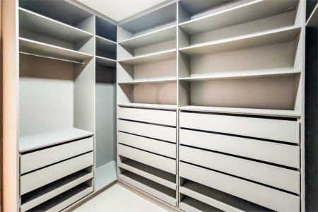Apartamento totalmente mobiliado com ar-condicionado localizado no coração do Brooklin!!!