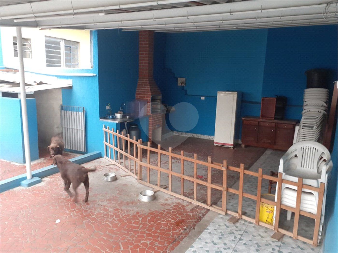 Casa com salão adjacente gerando renda!