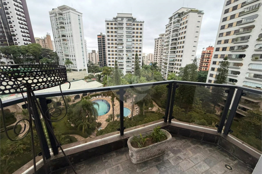 Apartamento com 3 suítes no Jardim França