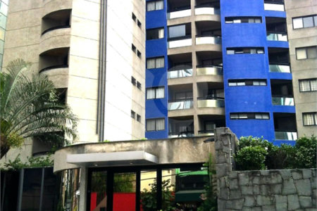Apartamento de 107m2 na Vila Olímpia com 2 dorms, 1 banheiro, 2 vagas. Estuda permuta.