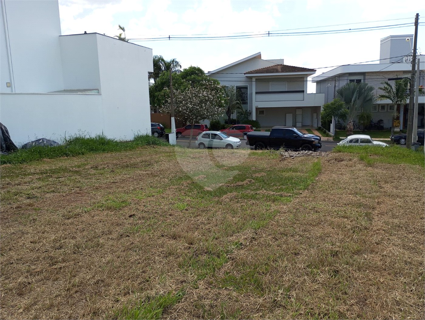 Terreno para venda no condomínio de alto padrão DAMHA II
