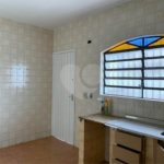Casa espaçosa com 3 quartos, suíte, quintal e 2 vagas na Vila Santa Catarina