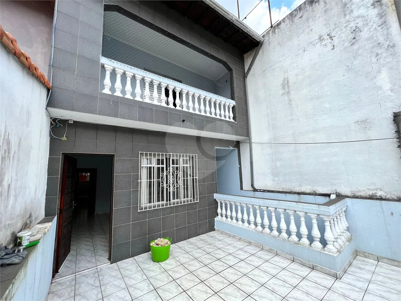 Sobrado com 3 dormitórios , sendo 1 suíte à venda no bairro Jardim Marek , Santo André