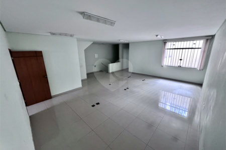 Prédio Comercial de Alto Padrão - 253m², 5 Salas, 5 banheiros , 3 Vagas , à venda na Moóca