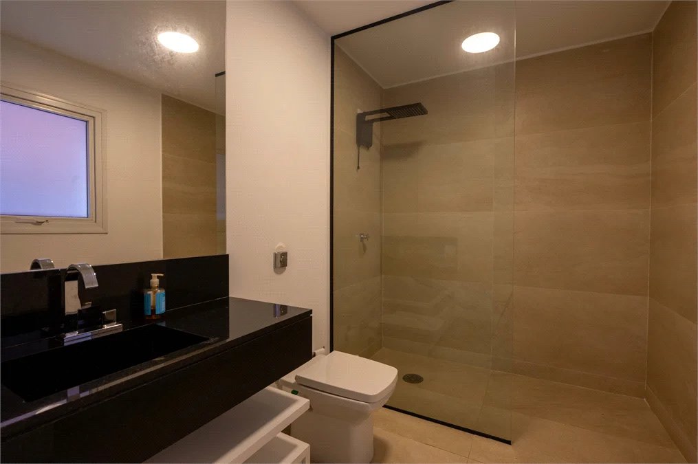 Casa à venda com 6 quartos, sendo 4 suítes,  em Morumbi, São Paulo, SP