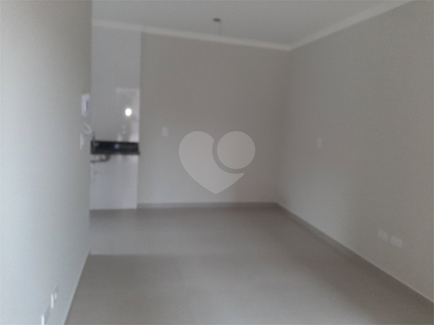 Apartamento com 37m2, 2 quartos, banheiro, sala, cozinha, quintal e 1 vaga de GARAGEM