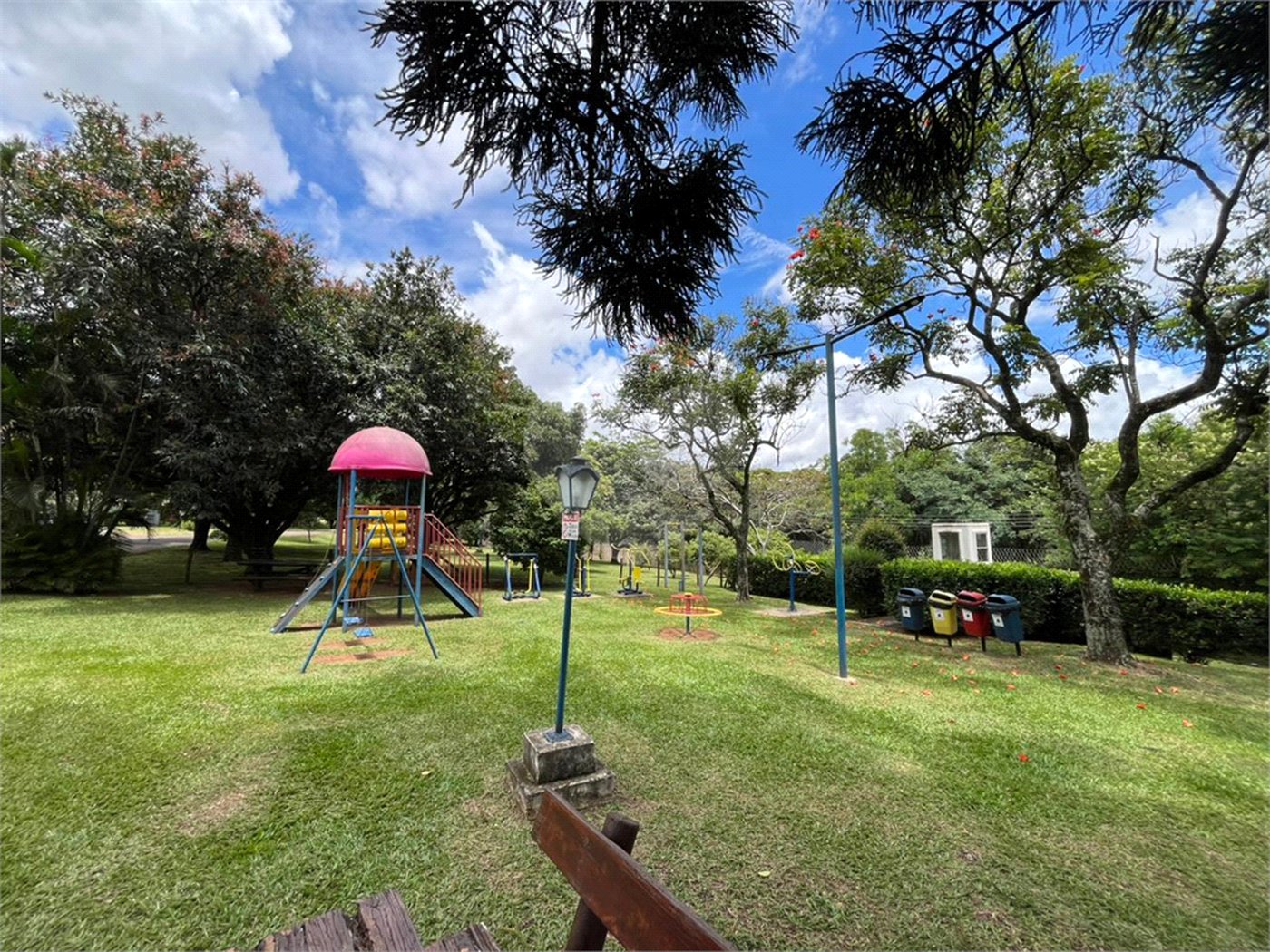 Terreno em condomínio fechado com 512 metros