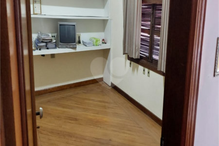 Casa com dois pavimentos na Barra Funda: