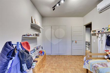 Casa de Vila à venda com 5 quartos, sendo 3 suítes, em Jardim Hípico, São Paulo, SP