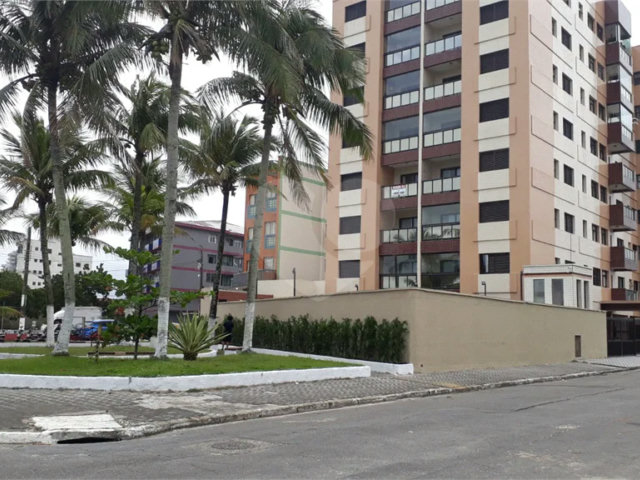 Apartamento à venda com 2 quartos, sendo 1 suíte,  em Caiçara, Praia Grande, SP